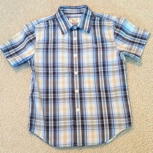Button down short sleeve shirt